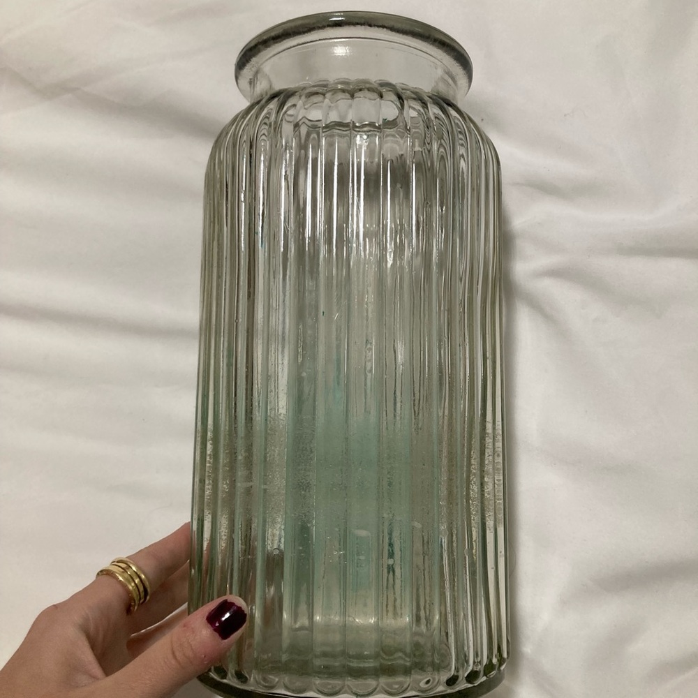 Elegant Glass Vase - Clear